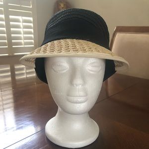 NWT AUGUST ACCESSORIES HAT/VISOR ONE SIZE 🦋
